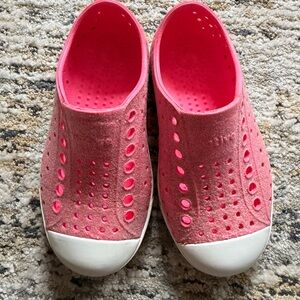 NATIVE JEFFERSON BLING SHOES Slip-On in glitter pink size size C8